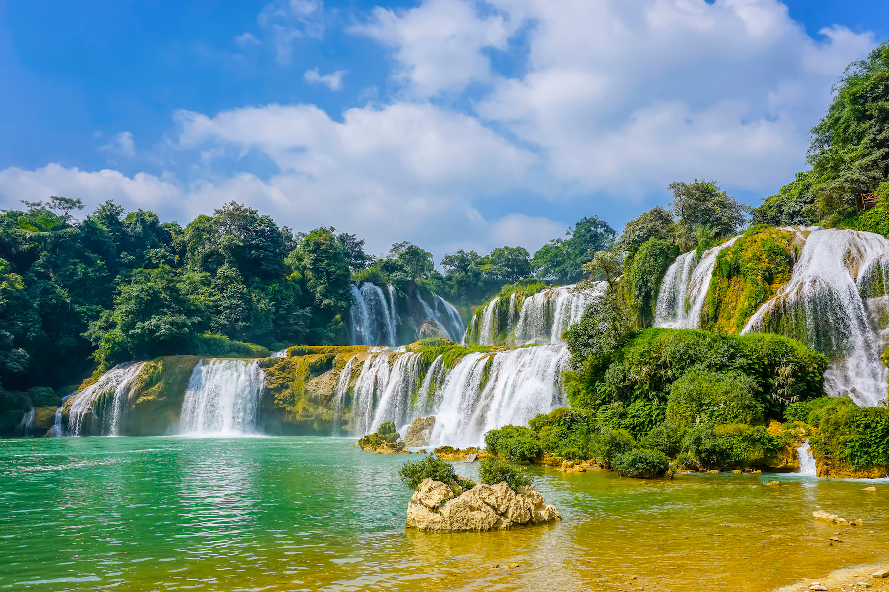 old528_cascade-boat-clean-china-natural-rural_1417-1356